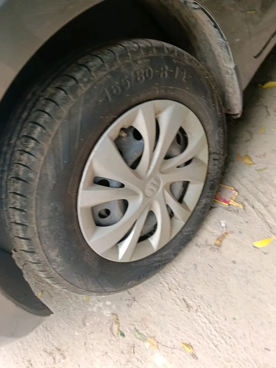 2020 Maruti Swift VXI, Petrol, Manual, 67,833 km, tyre