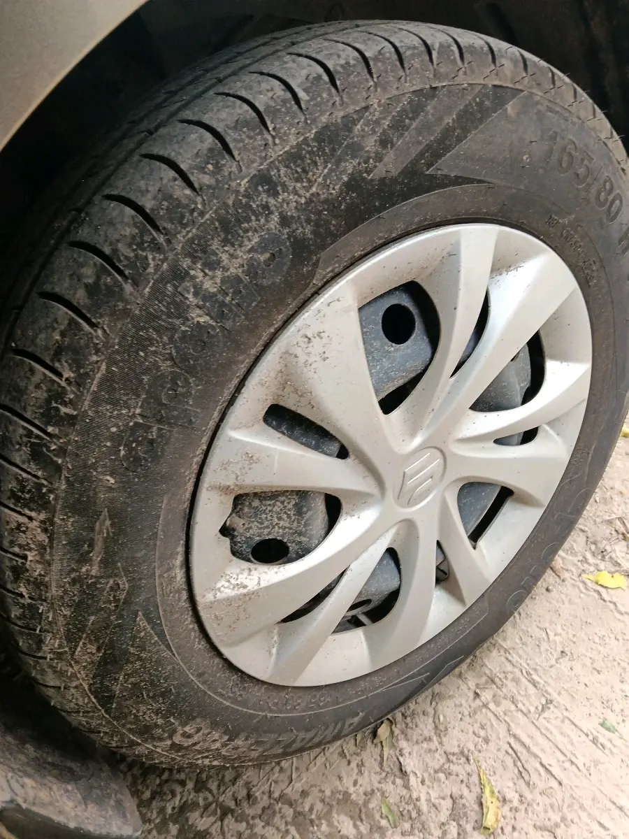 2020 Maruti Swift VXI, Petrol, Manual, 67,833 km, tyre