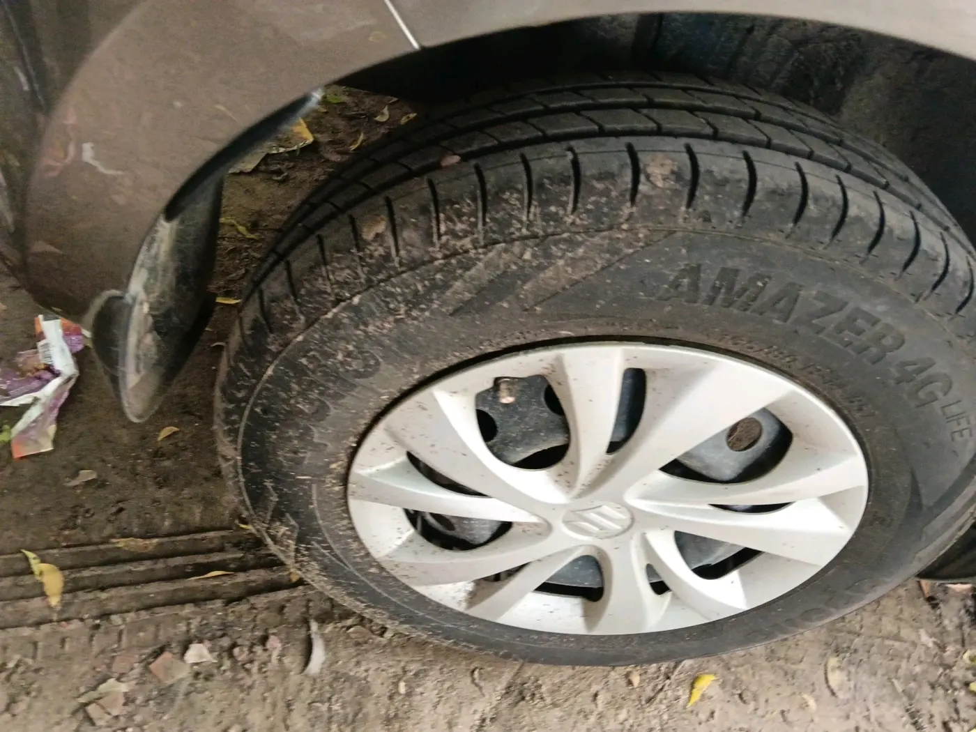 2020 Maruti Swift VXI, Petrol, Manual, 67,833 km, tyre