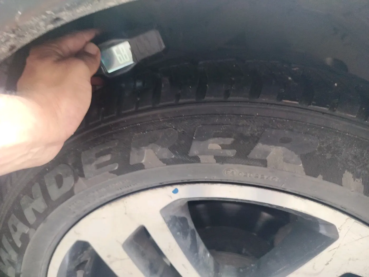 2019 Tata Hexa XTA 4X2 7 STR, Diesel, Automatic, 1,24,318 km, tyre