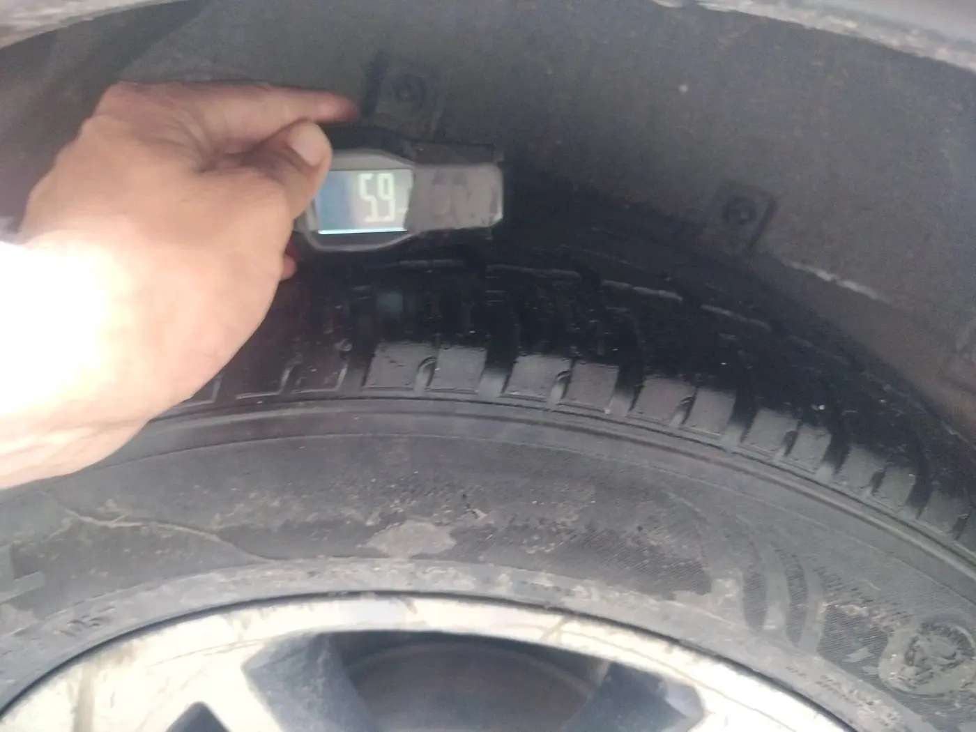 2019 Tata Hexa XTA 4X2 7 STR, Diesel, Automatic, 1,24,318 km, tyre