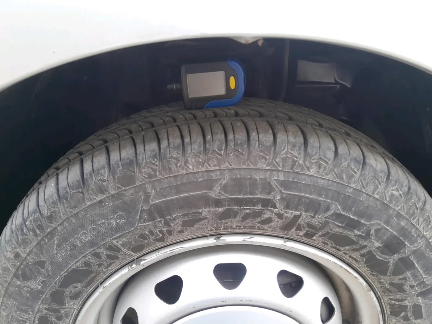 2016 Tata Tiago XM PETROL, Petrol, Manual, 1,03,628 km, tyre