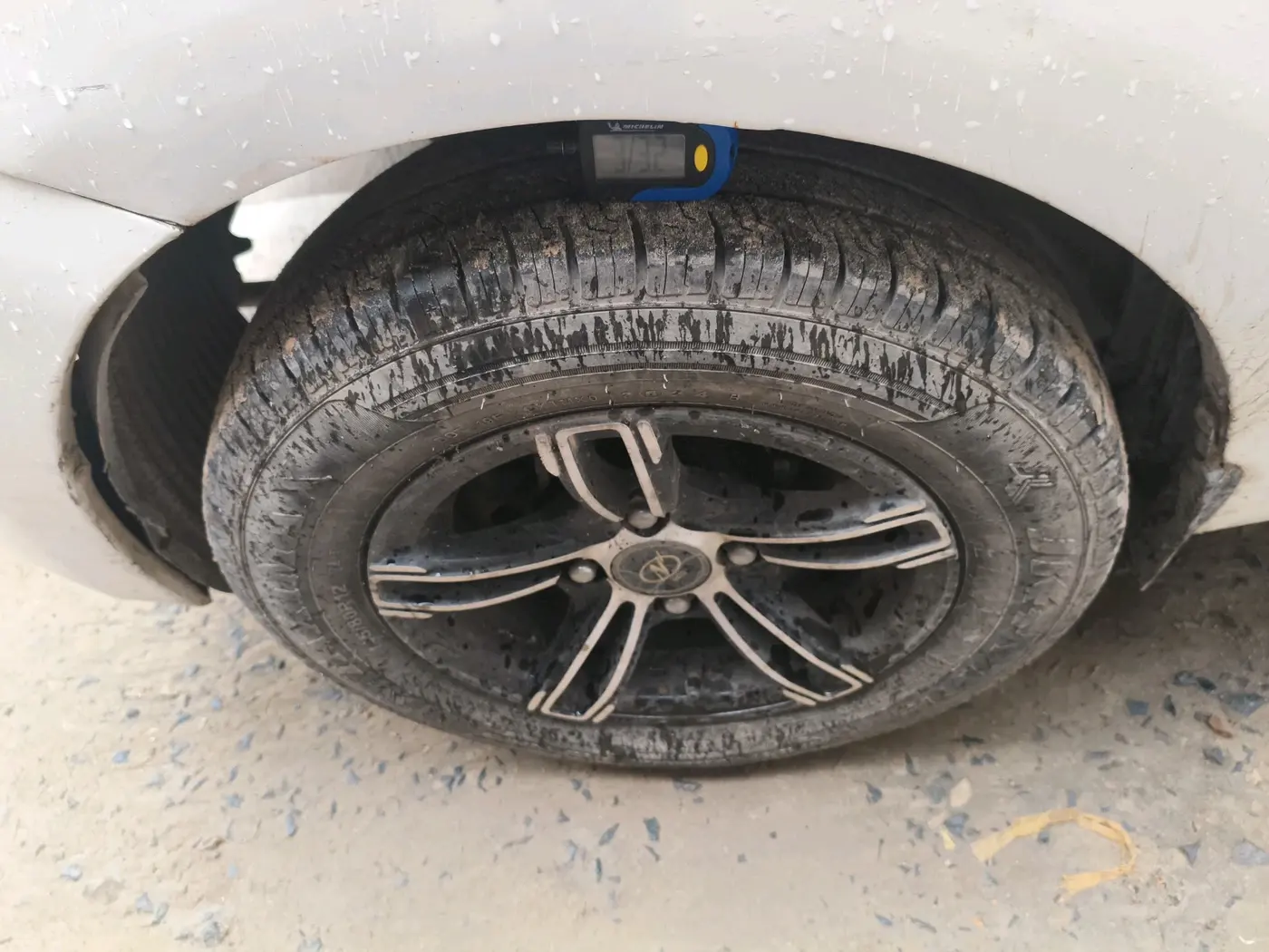 2013 Hyundai Eon ERA +, Petrol, Manual, 60,104 km, tyre