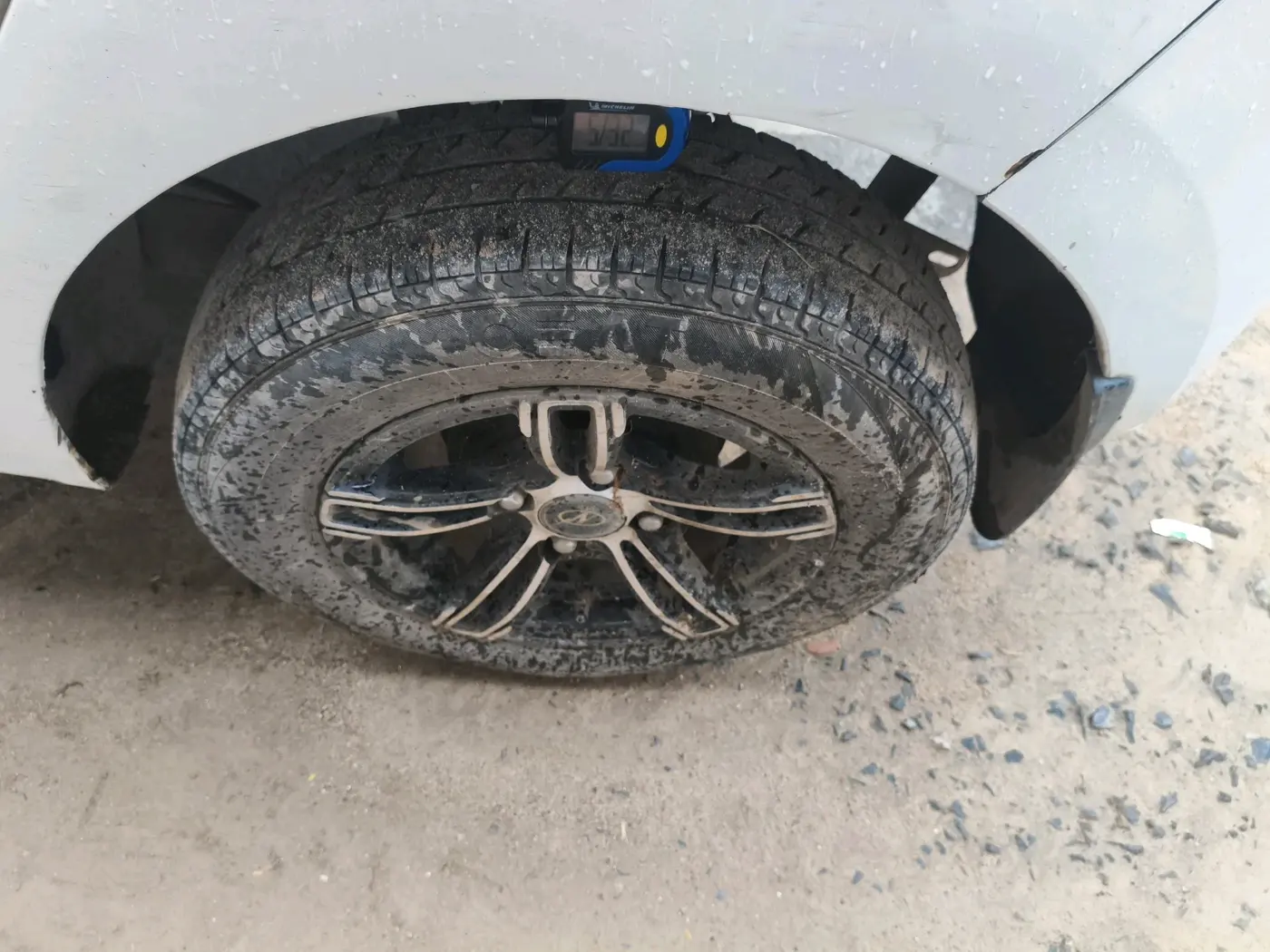 2013 Hyundai Eon ERA +, Petrol, Manual, 60,104 km, tyre