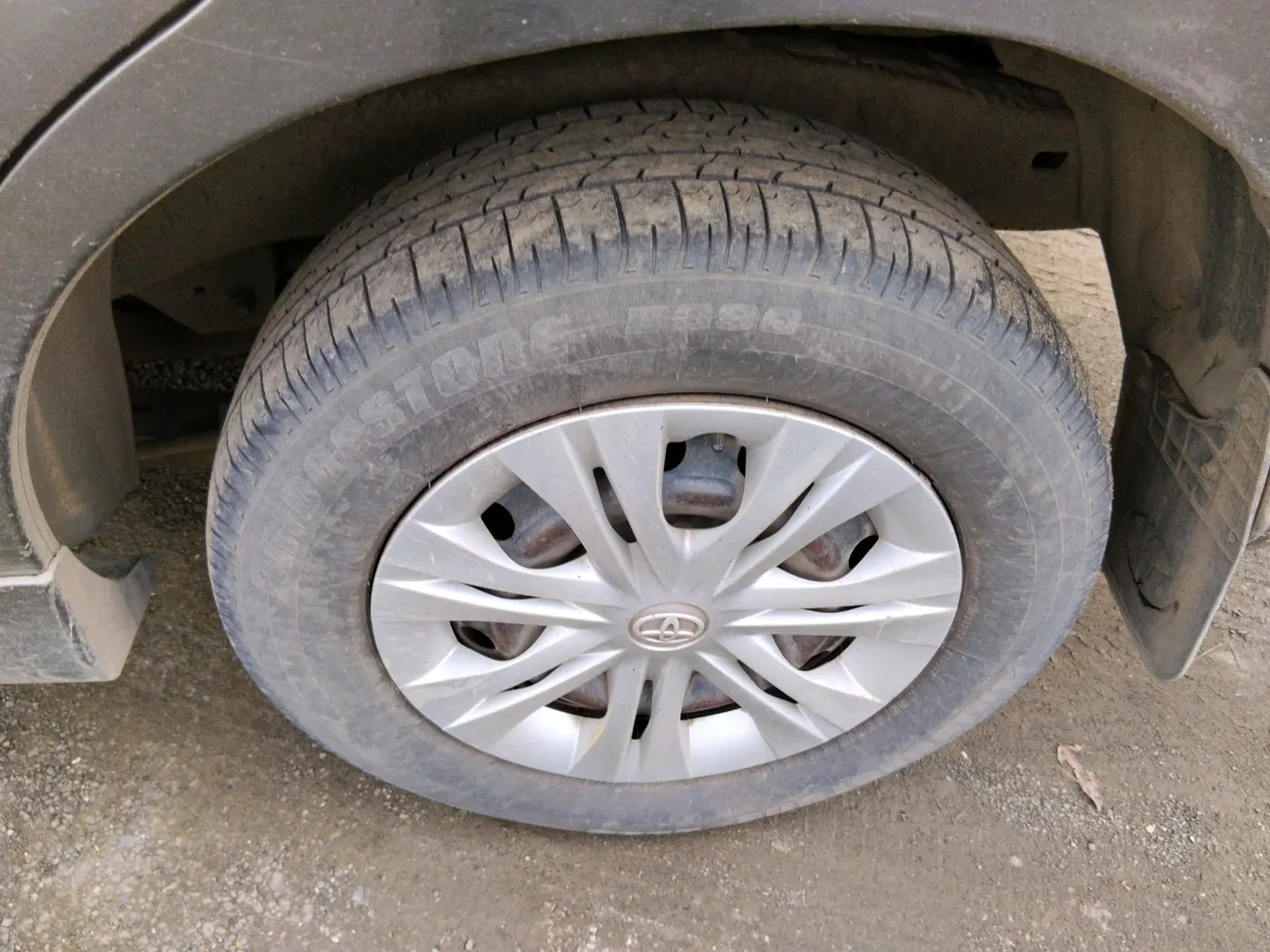 2012 Toyota Innova GX 2.5 8 STR, Diesel, Manual, 1,56,393 km, tyre