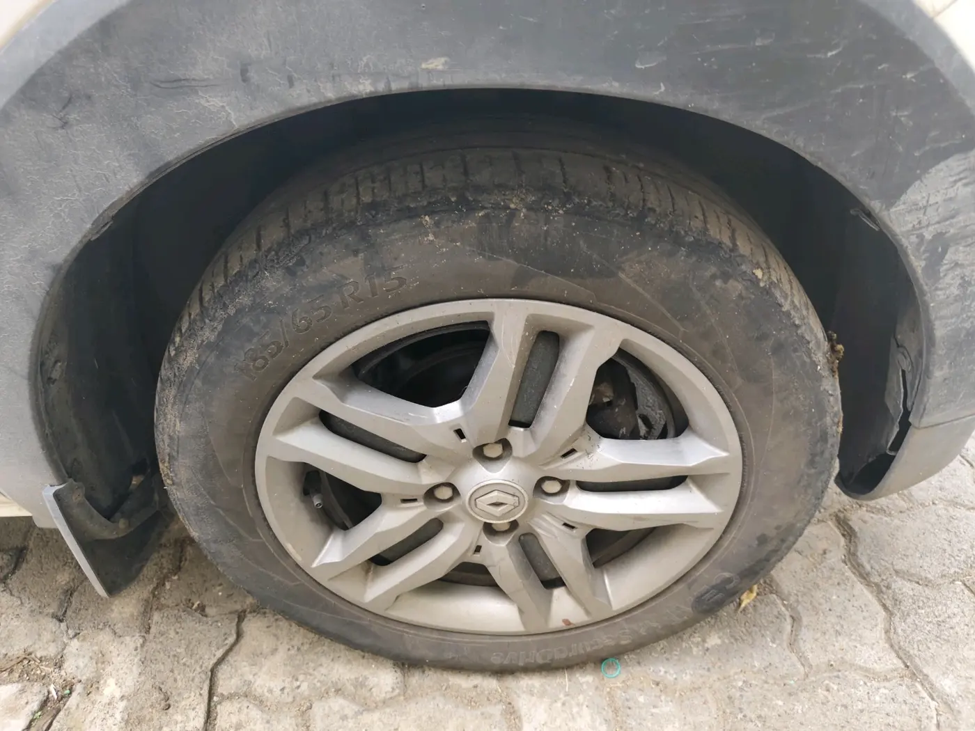 2022 Renault TRIBER RXZ, Petrol, Manual, 65,503 km, tyre