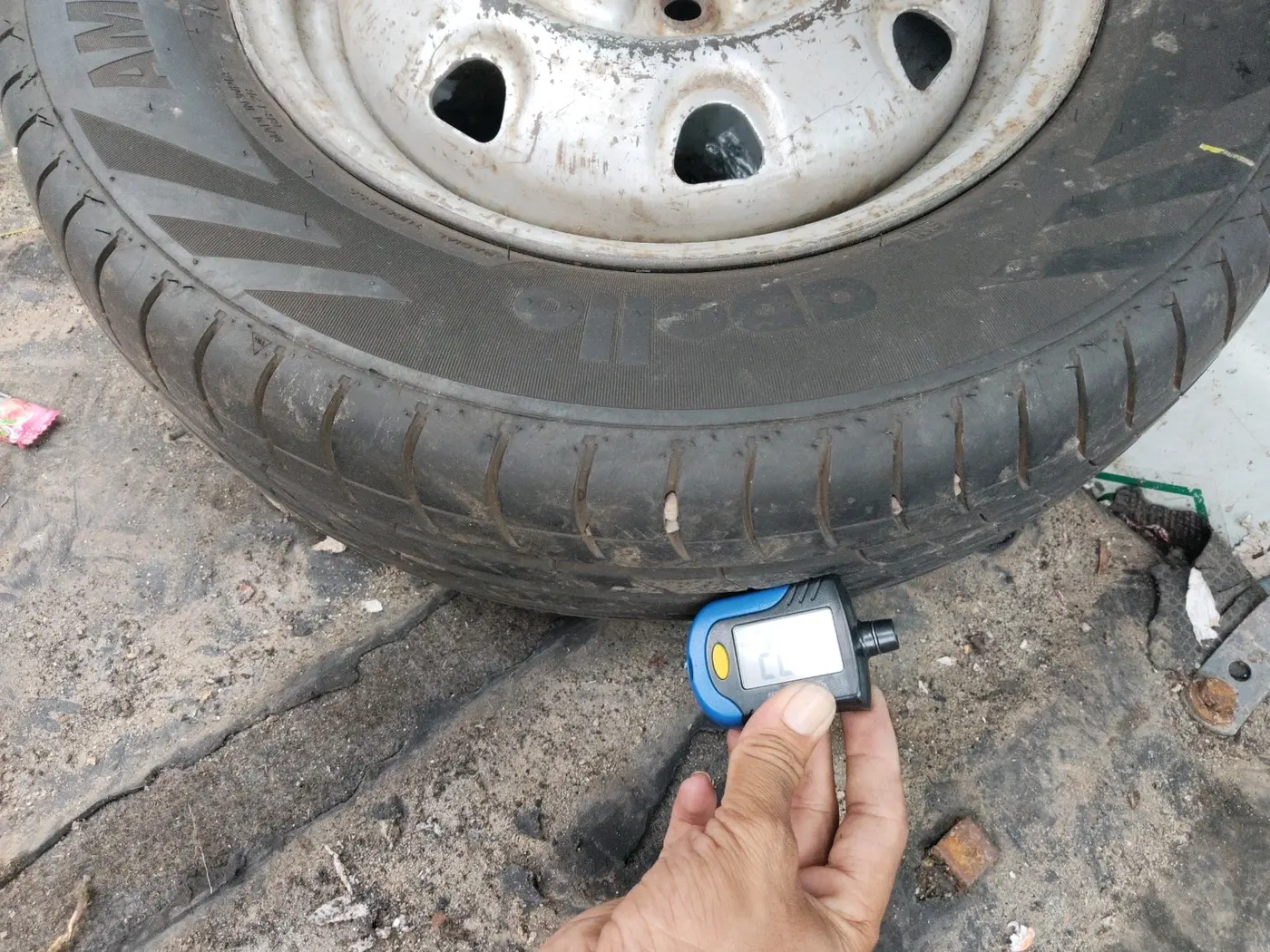 2015 Maruti Eeco 5 STR WITH A/C+HTR CNG, CNG, Manual, 60,000 km, tyre