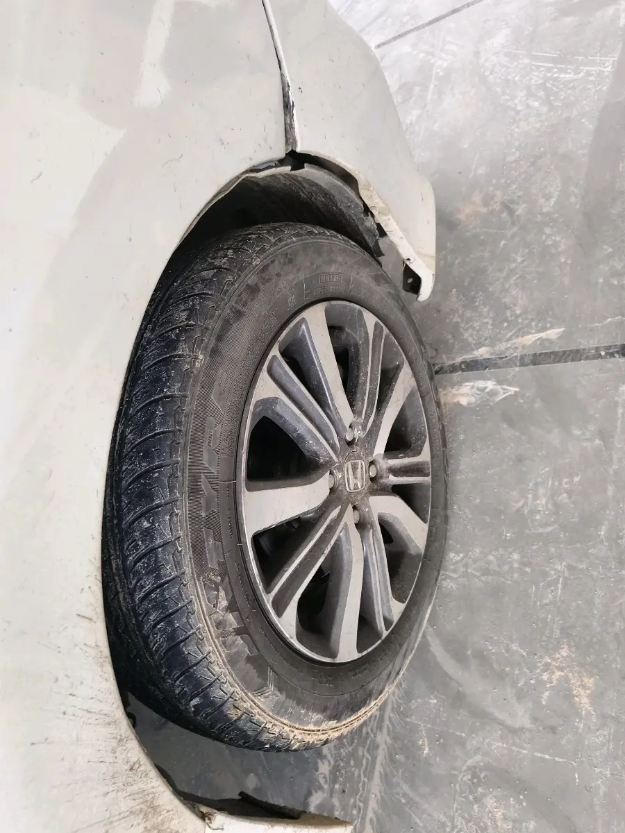 2017 Honda City 1.5L I-VTEC V MT, Petrol, Manual, 1,77,149 km, tyre