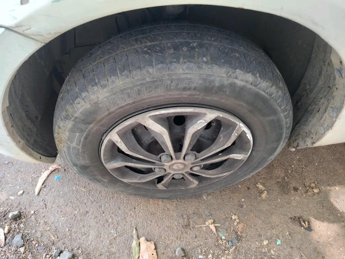 2015 Maruti Swift VDI, Diesel, Manual, 2,41,936 km, tyre