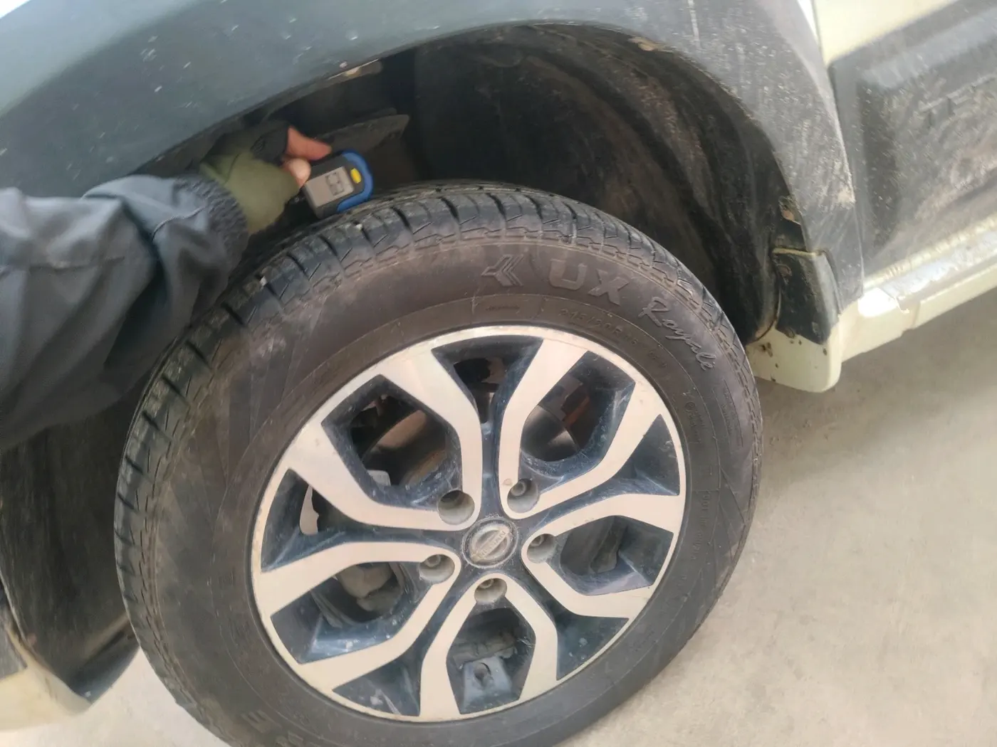 2015 Nissan Terrano XL (D), Diesel, Manual, 2,25,591 km, tyre
