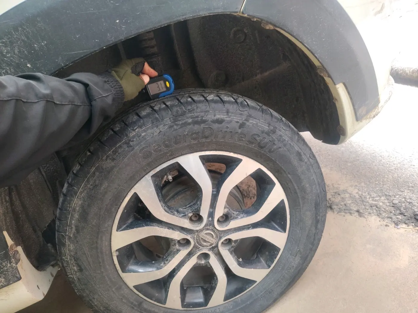 2015 Nissan Terrano XL (D), Diesel, Manual, 2,25,591 km, tyre