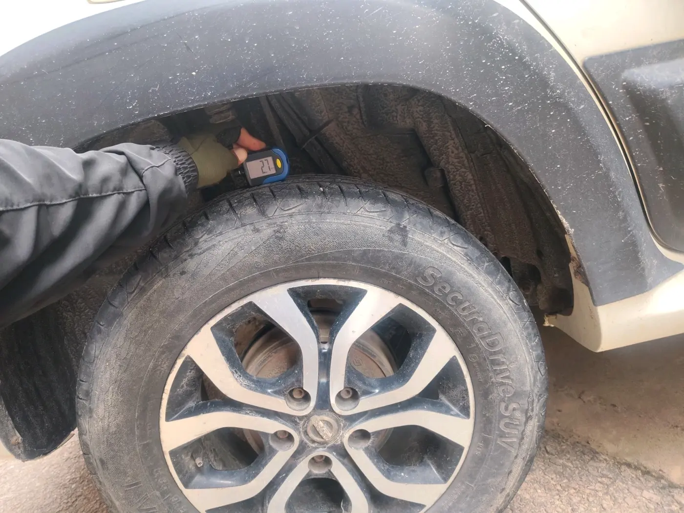2015 Nissan Terrano XL (D), Diesel, Manual, 2,25,591 km, tyre