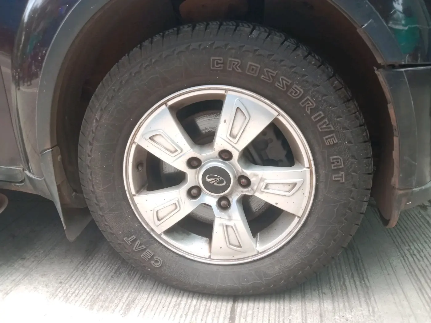 2015 Mahindra XUV500 W8, Diesel, Manual, 92,525 km, tyre