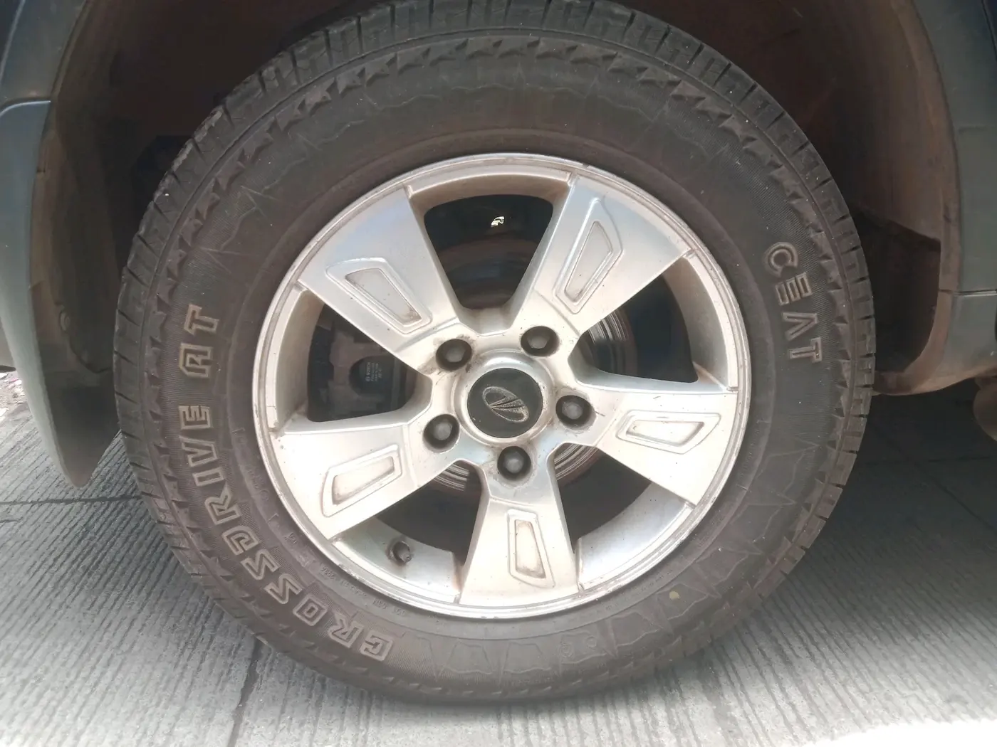 2015 Mahindra XUV500 W8, Diesel, Manual, 92,525 km, tyre