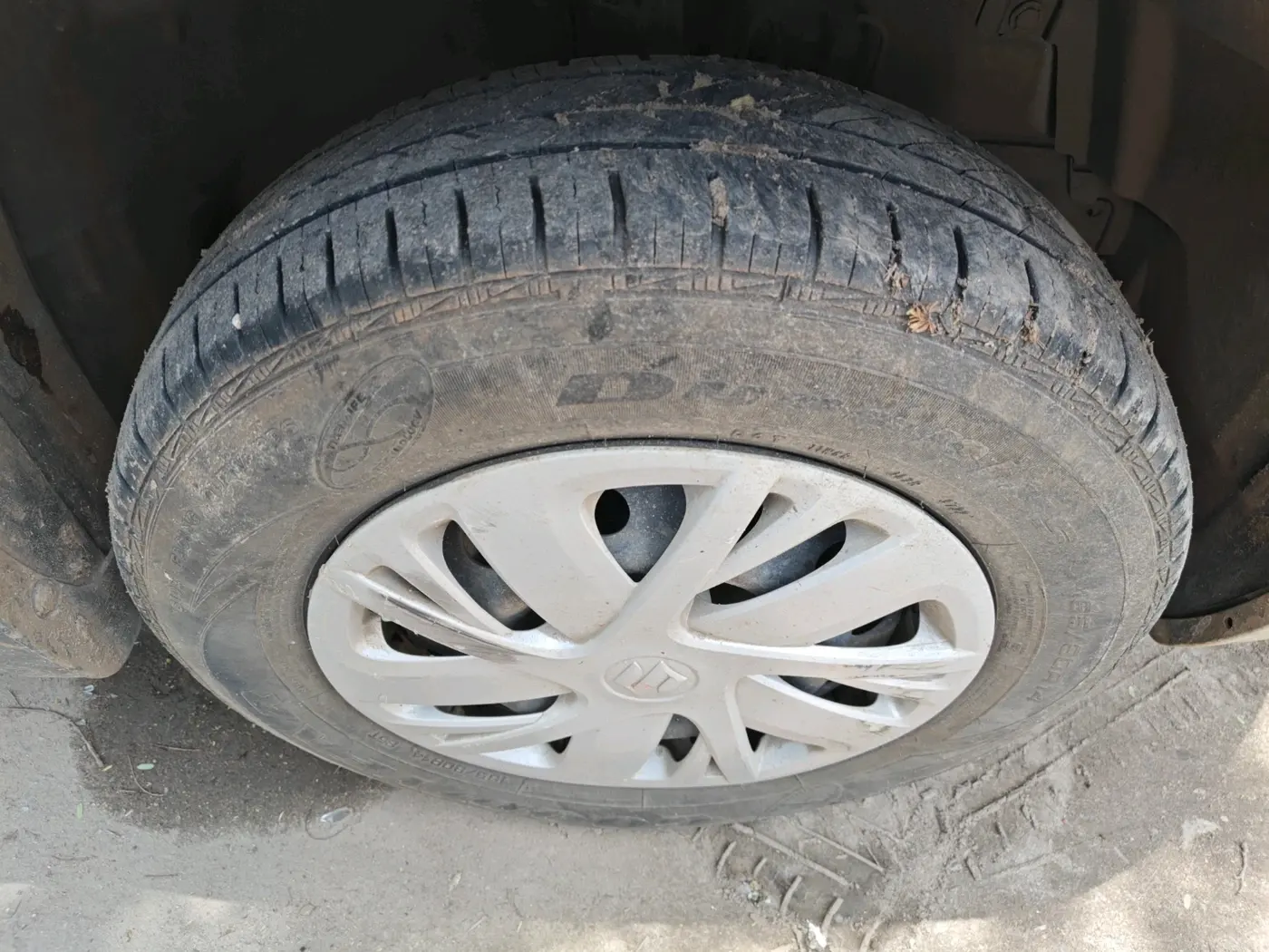 2016 Maruti Swift VXI O, Petrol, Manual, 71,166 km, tyre