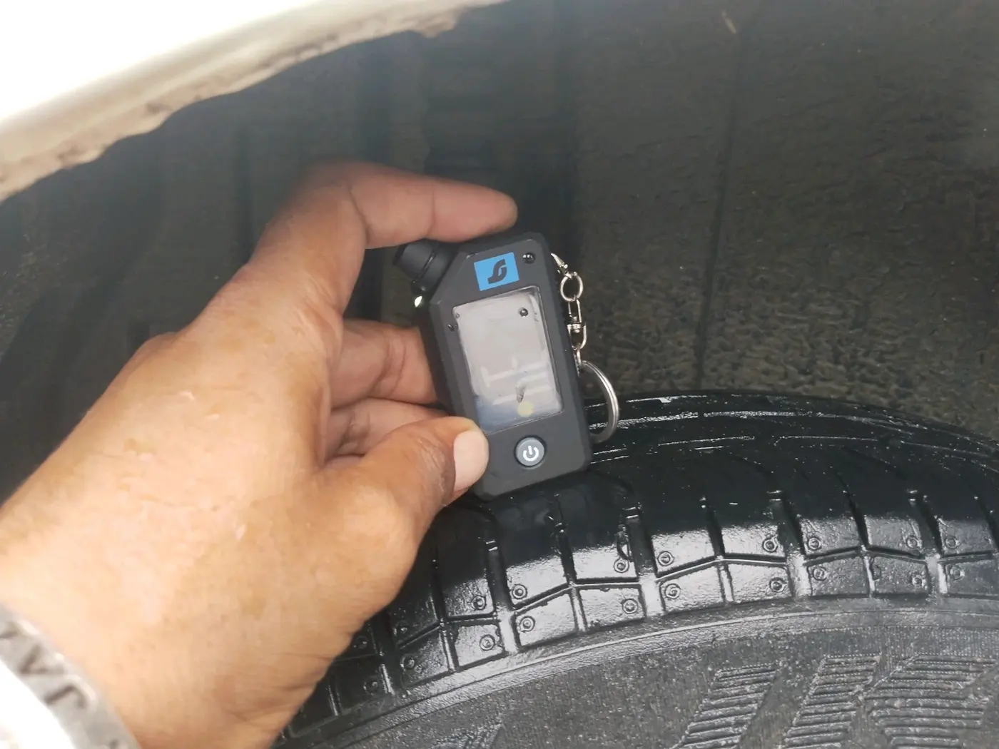 2014 Maruti Swift VXI, CNG, Manual, 97,067 km, tyre