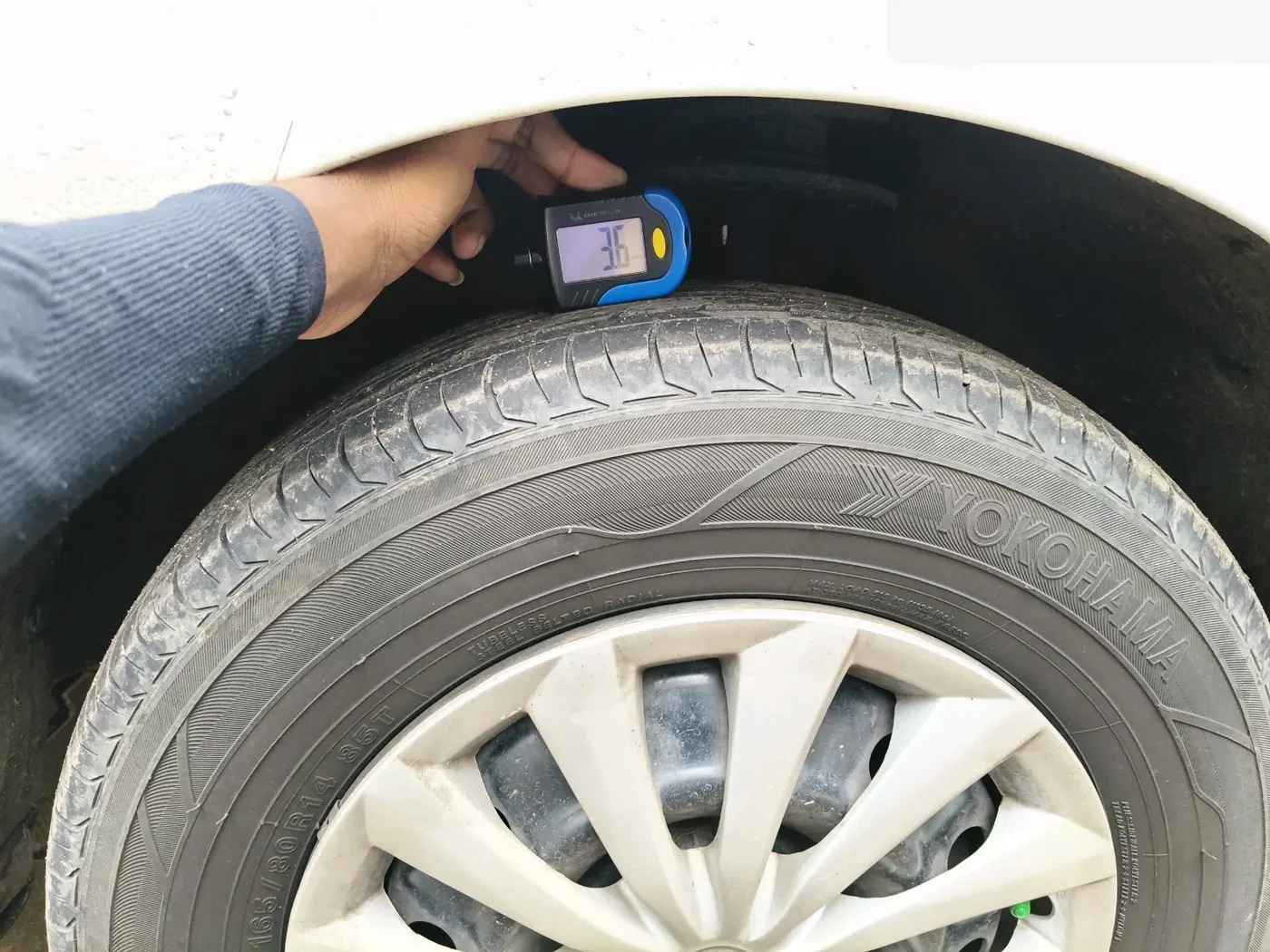 2022 Maruti Dzire VXI CNG, CNG, Manual, 54,416 km, tyre