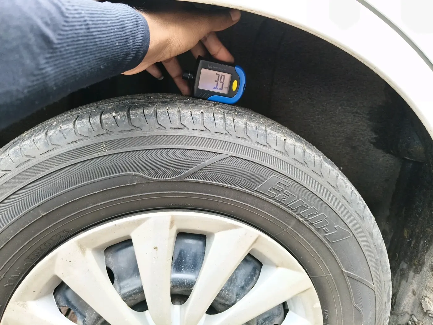 2022 Maruti Dzire VXI CNG, CNG, Manual, 54,416 km, tyre