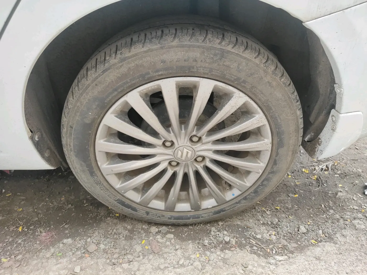 2015 Maruti Ciaz ZXI+, Petrol, Manual, 75,663 km, tyre