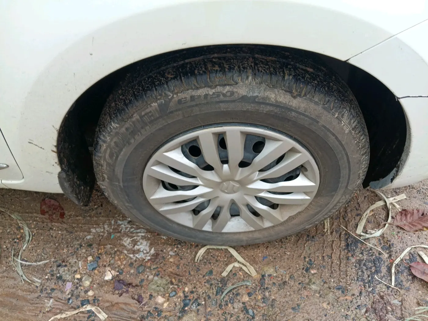 2019 Maruti Dzire VXI, Petrol, Manual, 23,368 km, tyre