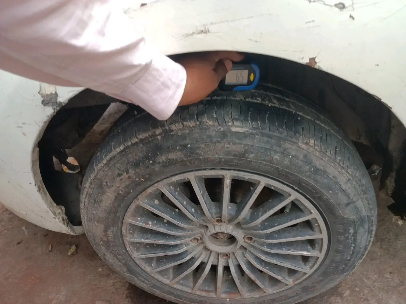 2011 Tata Indica Vista LX TDI, Diesel, Manual, 1,03,734 km, tyre