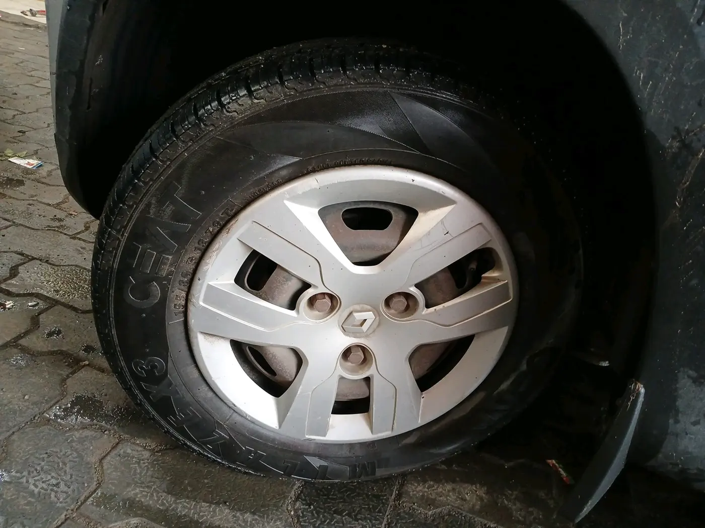 2018 Renault Kwid RXL, Petrol, Manual, 75,875 km, tyre