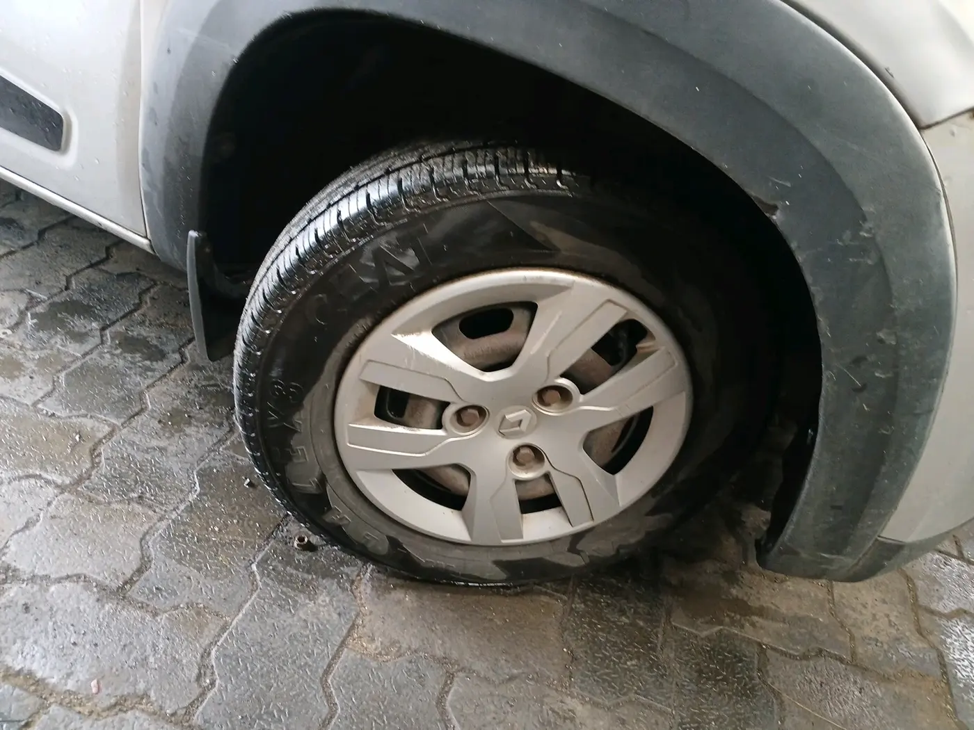 2018 Renault Kwid RXL, Petrol, Manual, 75,875 km, tyre