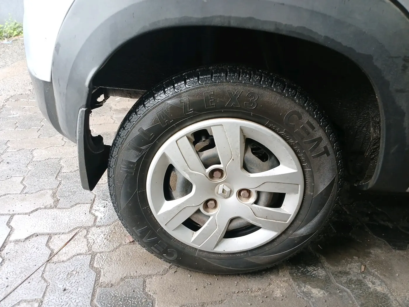 2018 Renault Kwid RXL, Petrol, Manual, 75,875 km, tyre