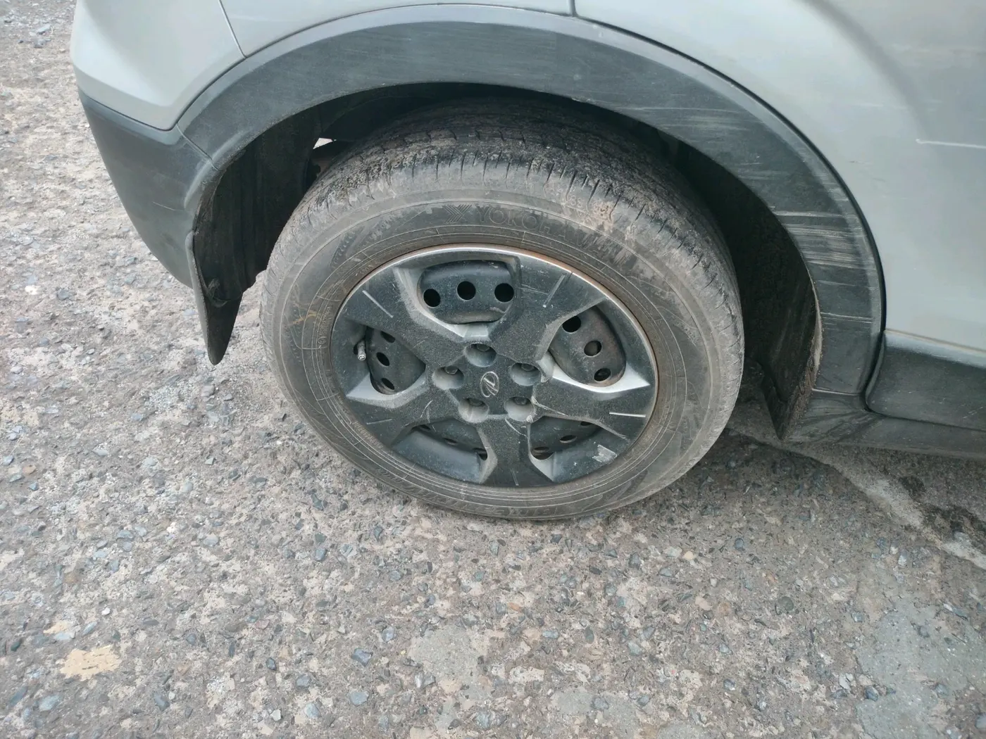 2020 Mahindra XUV300 W6 1.2 PETROL, Petrol, Manual, 1,20,035 km, tyre