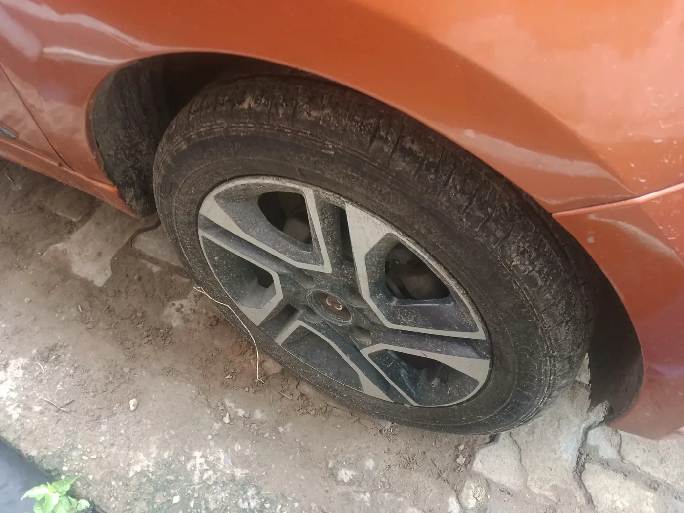 2019 Tata Tiago XZ PLUS PETROL, Petrol, Manual, 52,605 km, tyre