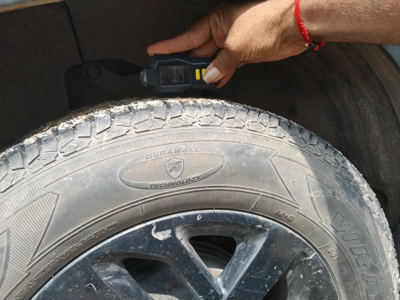 2020 Tata Harrier XZA PLUS 2.0L, Diesel, Automatic, 1,11,949 km, tyre