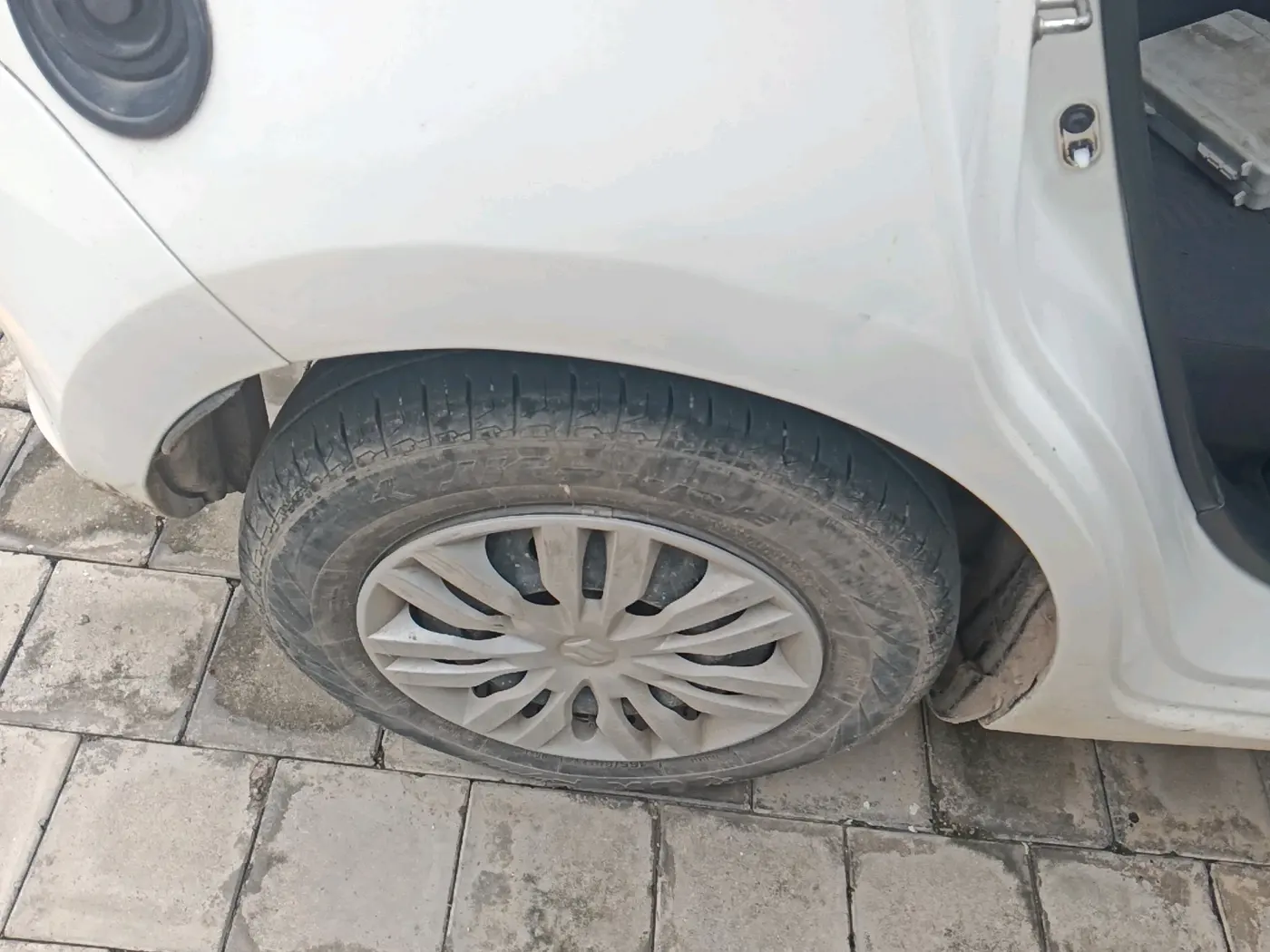2022 Maruti Swift VXI CNG, CNG, Manual, 1,14,611 km, tyre