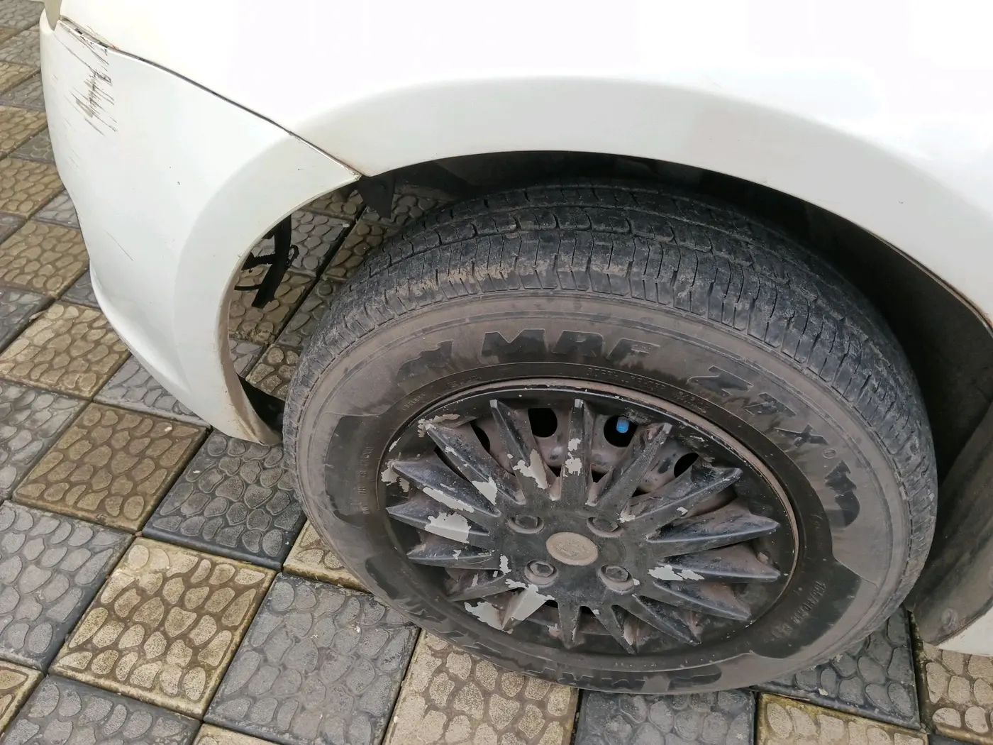2011 Maruti Swift VXI, Petrol, Manual, 1,26,041 km, tyre