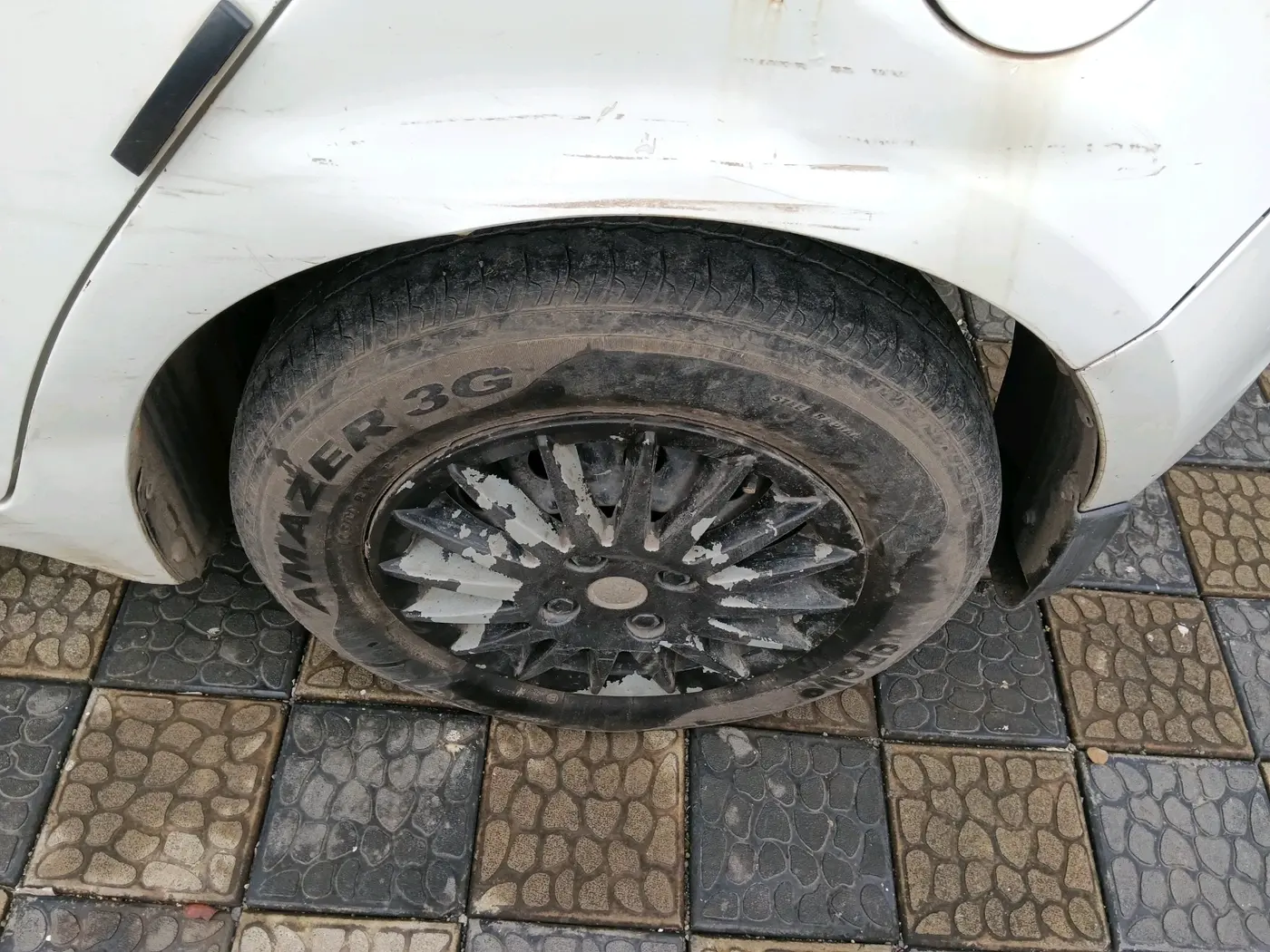 2011 Maruti Swift VXI, Petrol, Manual, 1,26,041 km, tyre