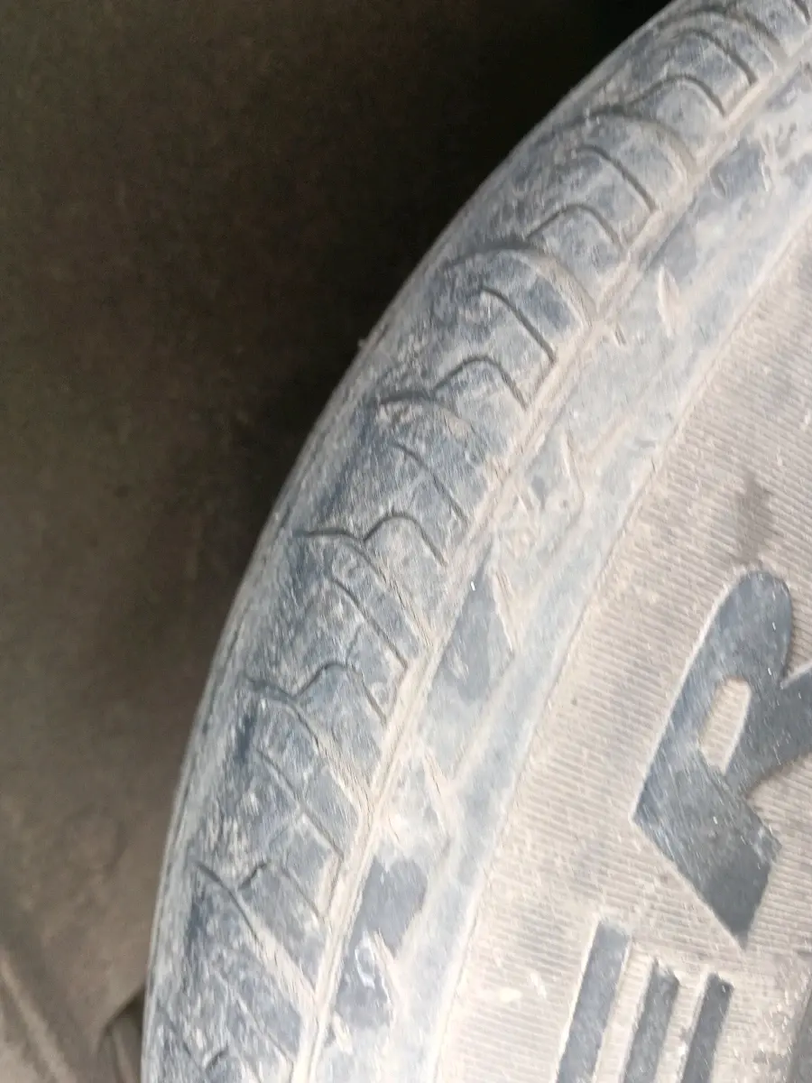 2011 Maruti Swift VXI, Petrol, Manual, 1,26,041 km, tyre
