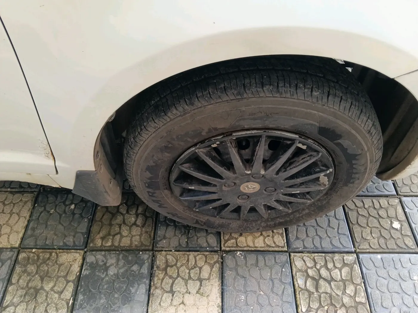 2011 Maruti Swift VXI, Petrol, Manual, 1,26,041 km, tyre