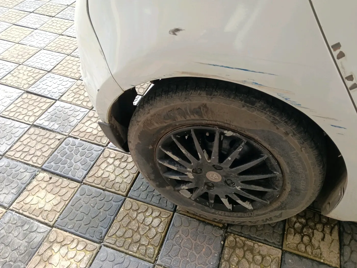 2011 Maruti Swift VXI, Petrol, Manual, 1,26,041 km, tyre
