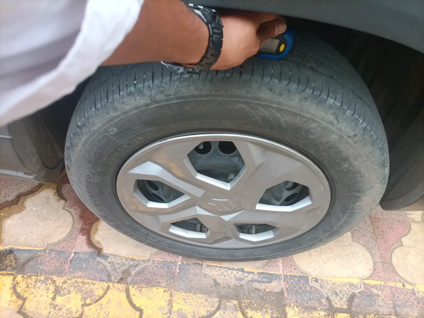 2025 Maruti BREZZA VXI, Petrol, Manual, 16,288 km, tyre