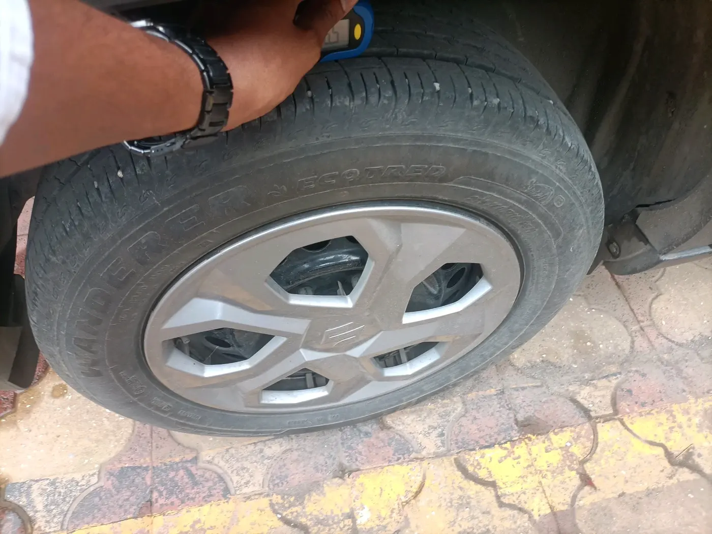 2025 Maruti BREZZA VXI, Petrol, Manual, 16,288 km, tyre