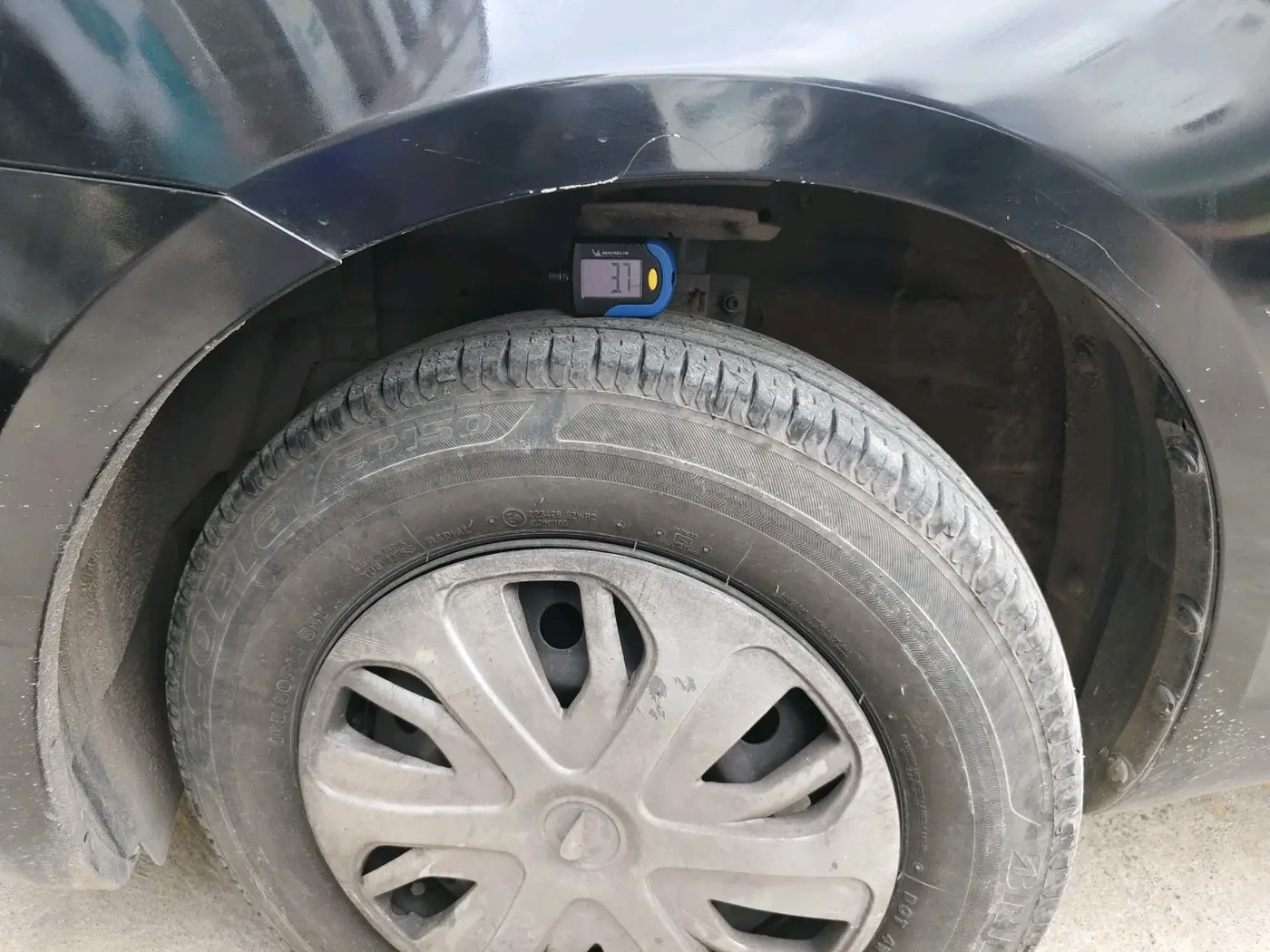 2011 Maruti Swift VXI, Petrol, Manual, 60,322 km, tyre
