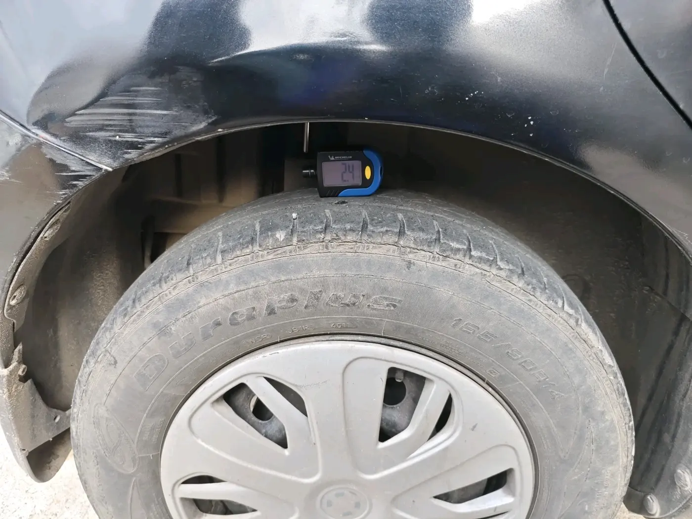 2011 Maruti Swift VXI, Petrol, Manual, 60,322 km, tyre