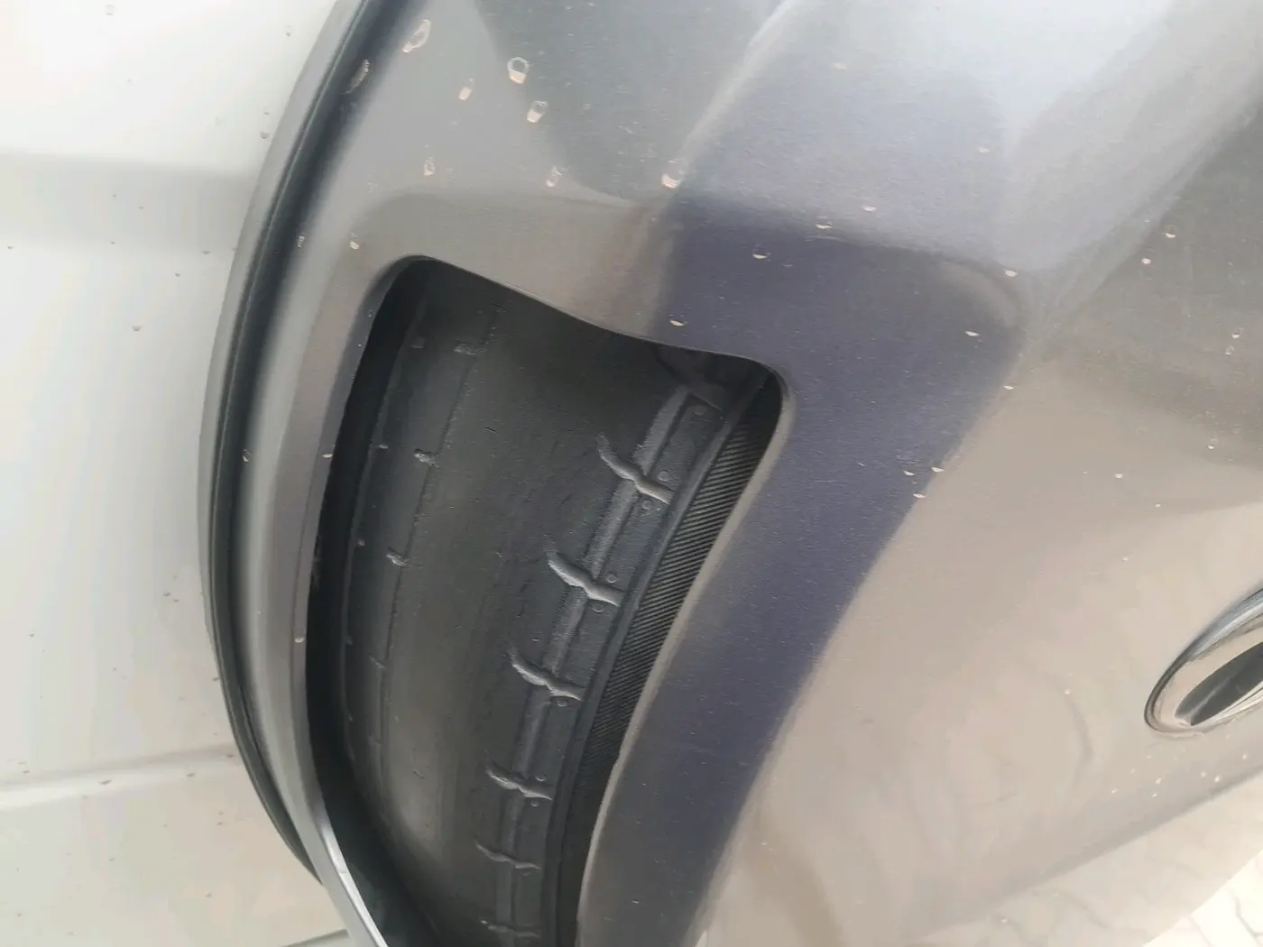 2017 Mahindra TUV300 T10, Diesel, Manual, 1,38,027 km, tyre