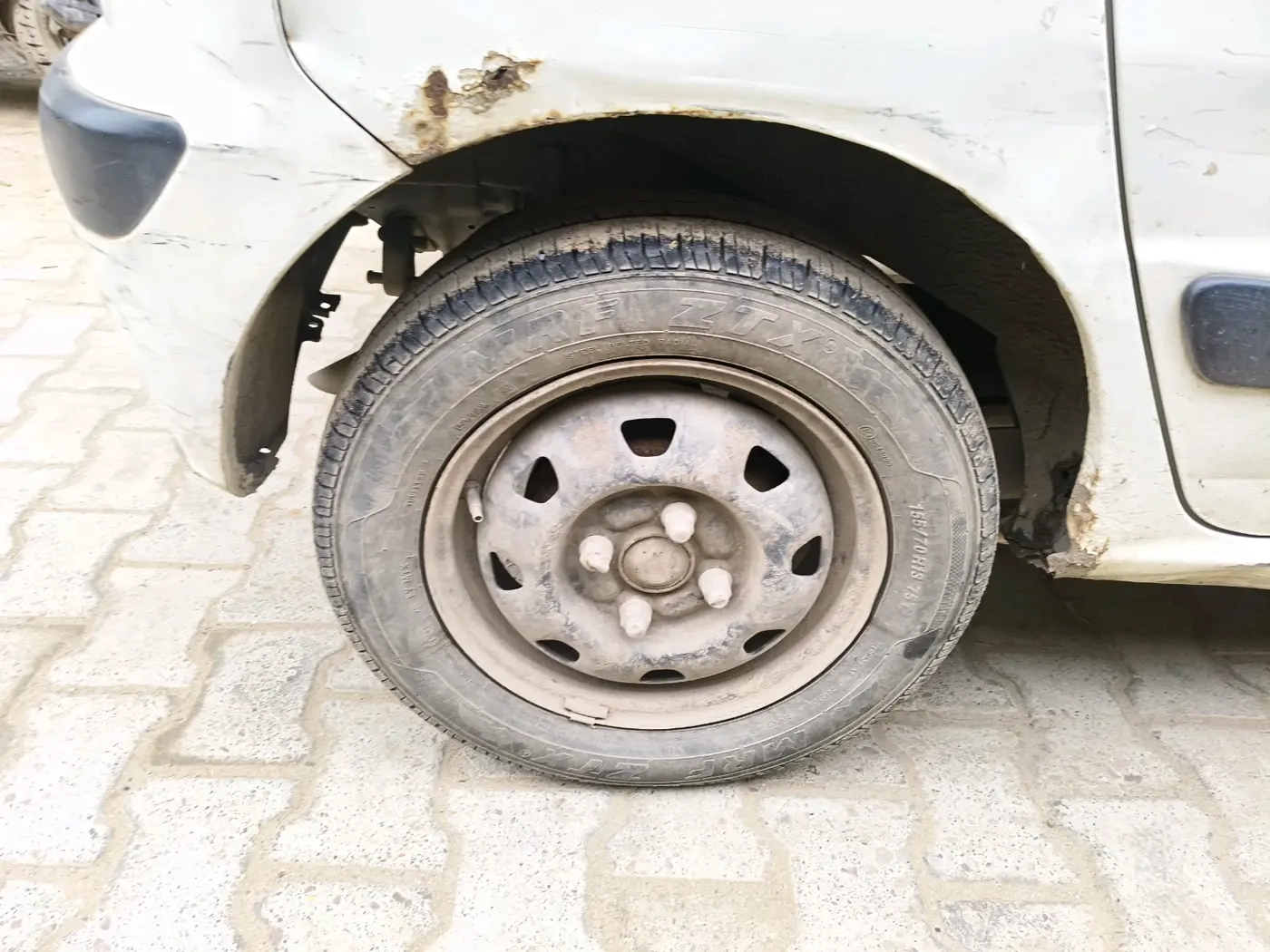 2014 Hyundai Santro Xing GLS, Petrol, Manual, 1,18,078 km, tyre