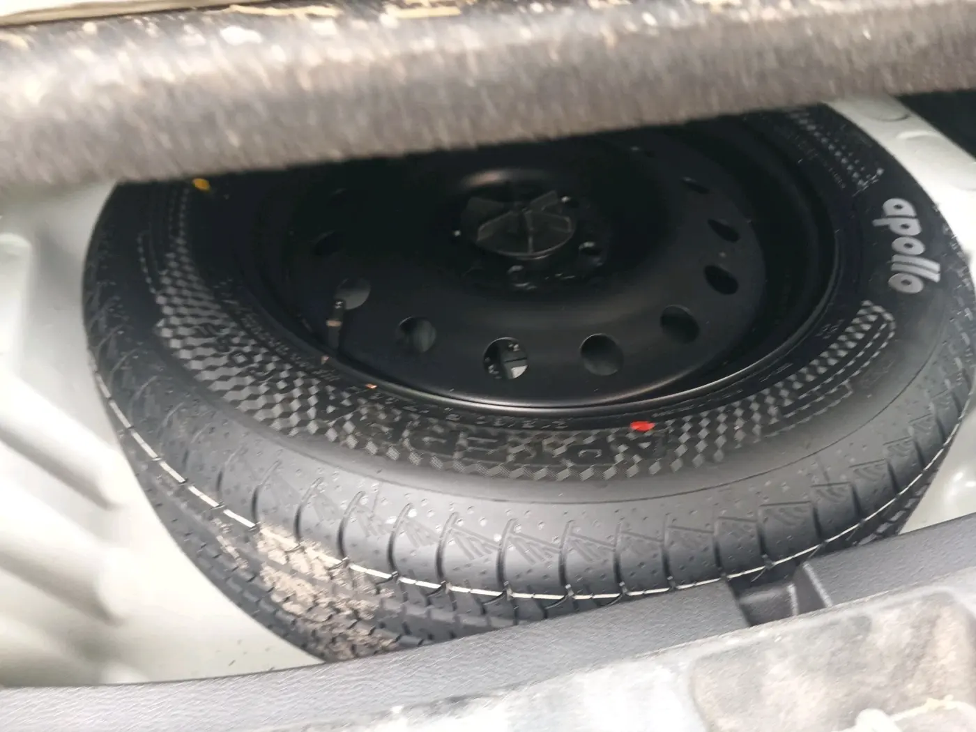 2023 Maruti Grand Vitara SIGMA SMART HYBRID, Petrol, Manual, 22,919 km, tyre