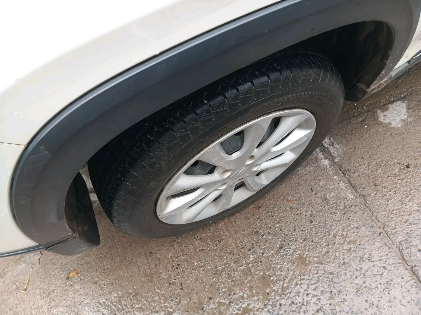 2023 Maruti Grand Vitara SIGMA SMART HYBRID, Petrol, Manual, 22,919 km, tyre