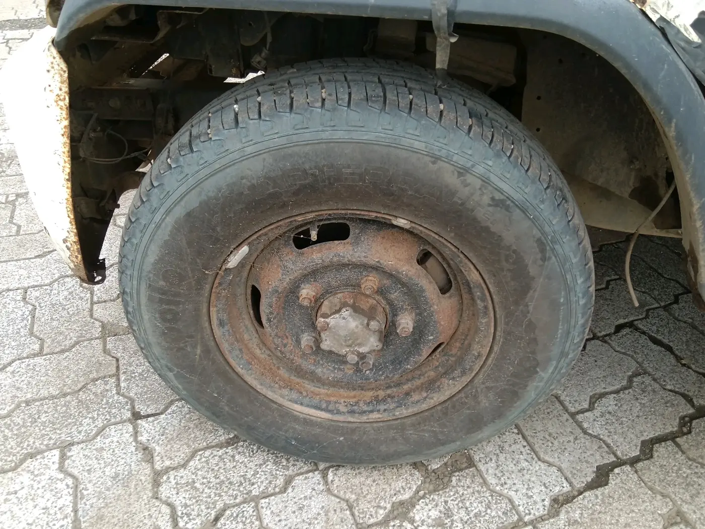 2014 Mahindra Bolero ZLX BS-III, Diesel, Manual, 1,30,125 km, tyre