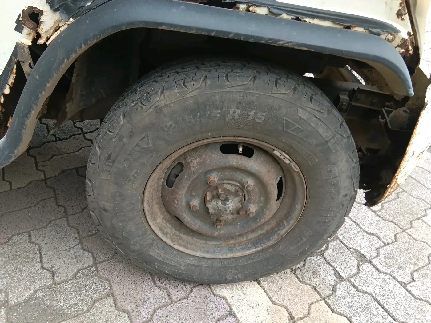 2014 Mahindra Bolero ZLX BS-III, Diesel, Manual, 1,30,125 km, tyre