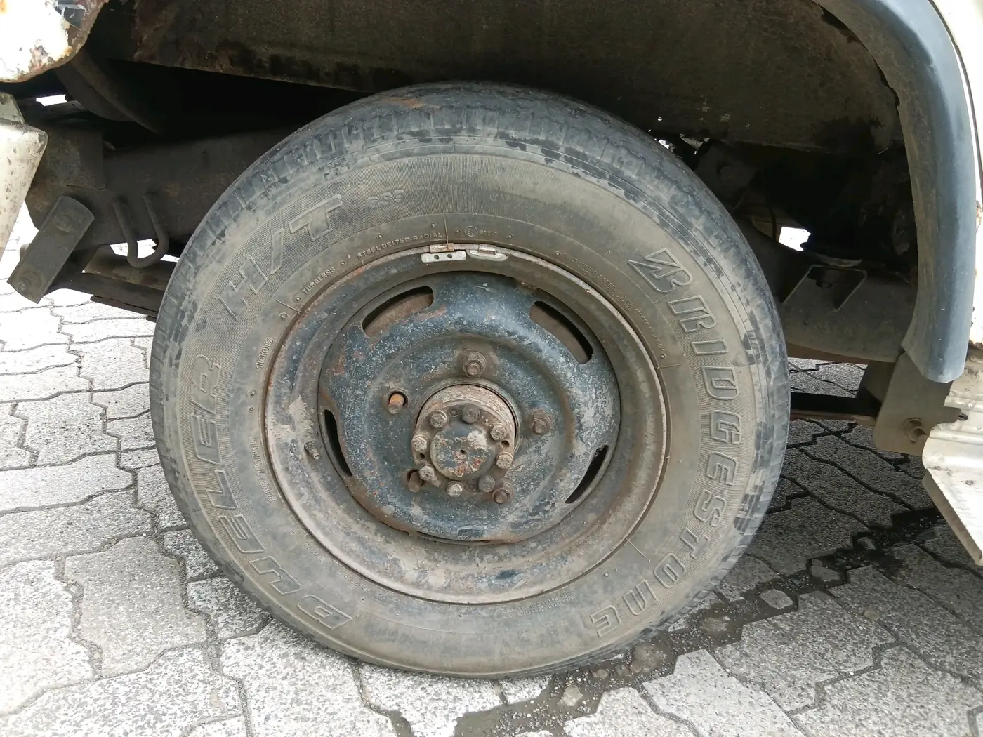 2014 Mahindra Bolero ZLX BS-III, Diesel, Manual, 1,30,125 km, tyre
