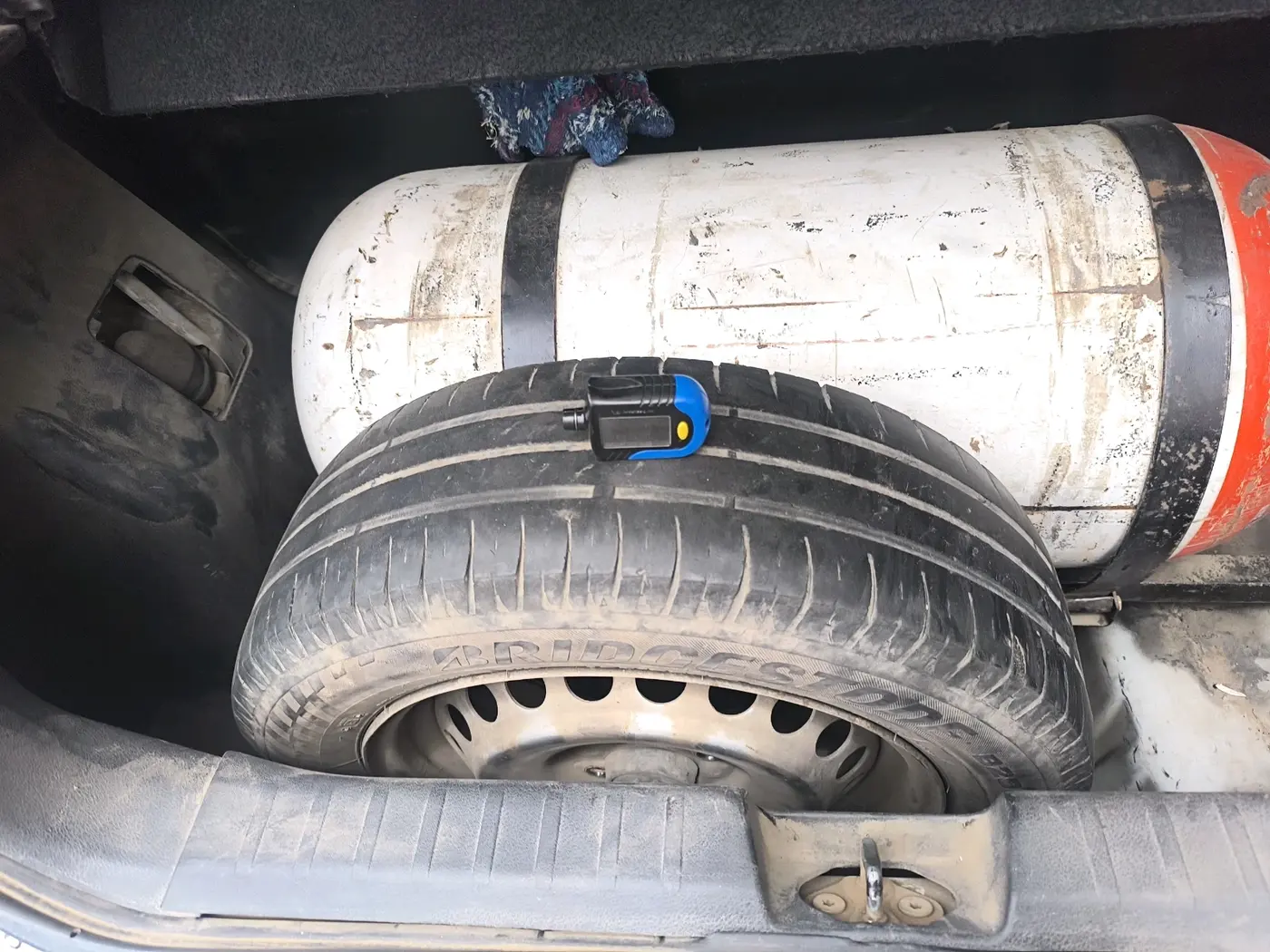 2017 Maruti Baleno SIGMA PETROL 1.2, CNG, Manual, 1,86,063 km, tyre