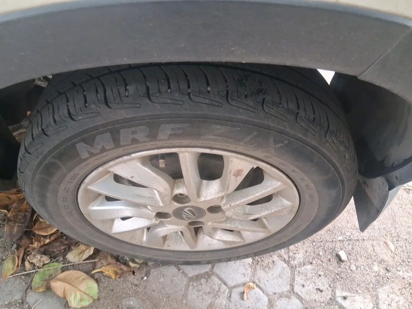 2016 Mahindra Kuv100 K8 D 6 STR, Diesel, Manual, 2,36,948 km, tyre